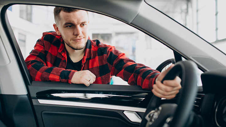 Сколько стоит поддельное водительское удостоверение?